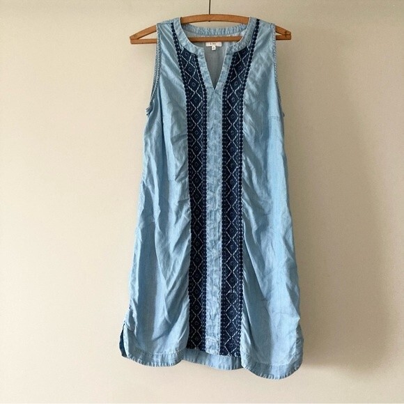 Crown‎ and Ivy Chambray Dress 6 - Picture 1 of 4